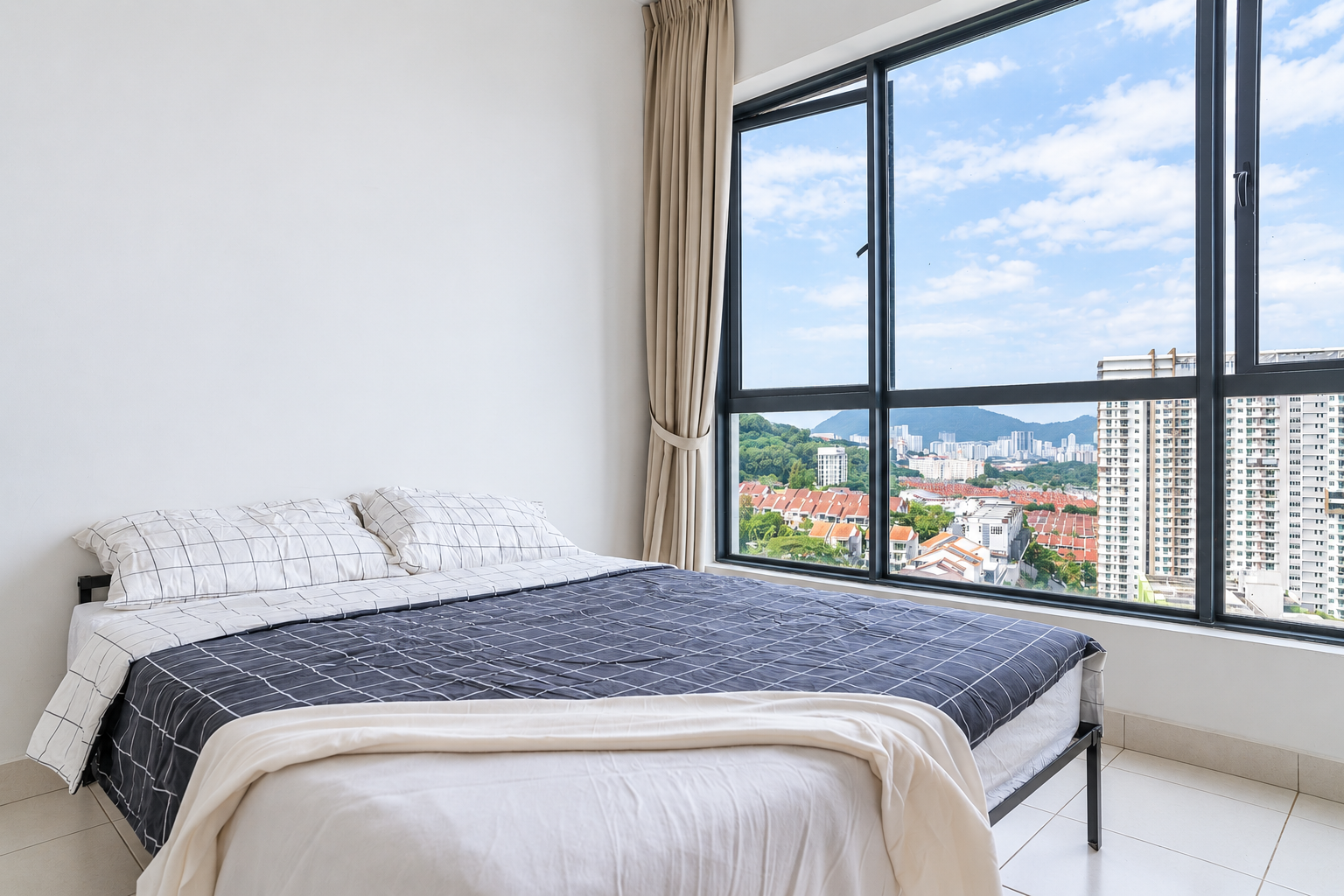 Balcony Room · Queen Bed · Shared Bathroom